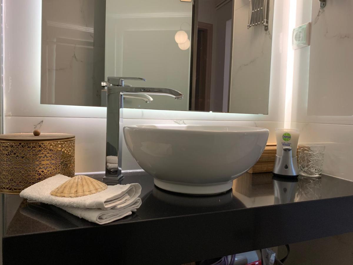 Blue Elegance City Center Heraklion Apartment Buitenkant foto
