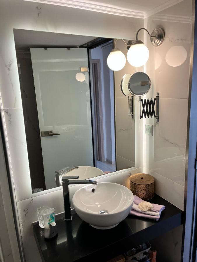 Blue Elegance City Center Heraklion Apartment Buitenkant foto