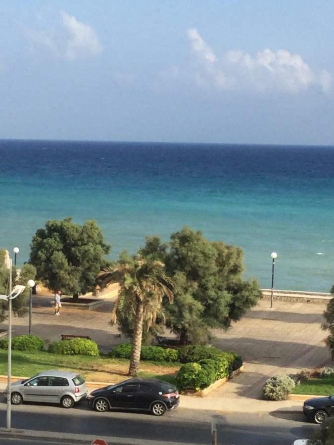 Blue Elegance City Center Heraklion Apartment Buitenkant foto