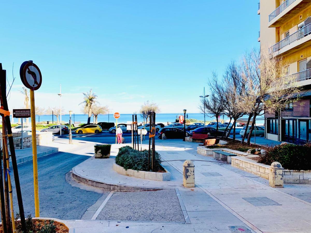 Blue Elegance City Center Heraklion Apartment Buitenkant foto