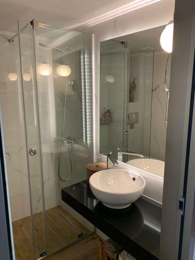 Blue Elegance City Center Heraklion Apartment Buitenkant foto