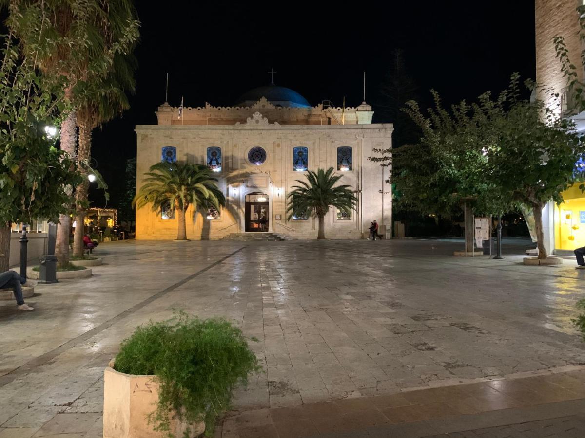 Blue Elegance City Center Heraklion Apartment Buitenkant foto